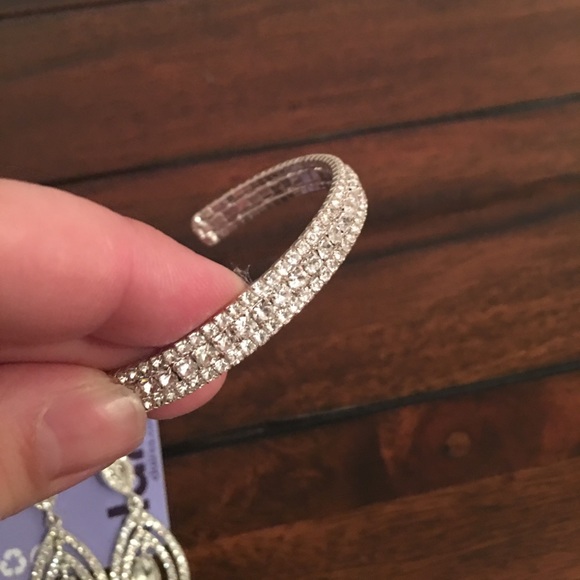 Claire's costume jewelry 5/$25 - Picture 4 of 5